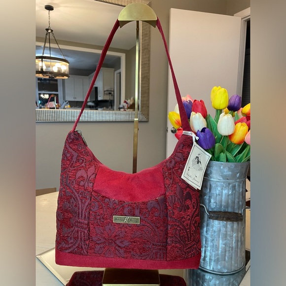 NWT Isabella’s Journey red tapestry bag - Picture 1 of 15
